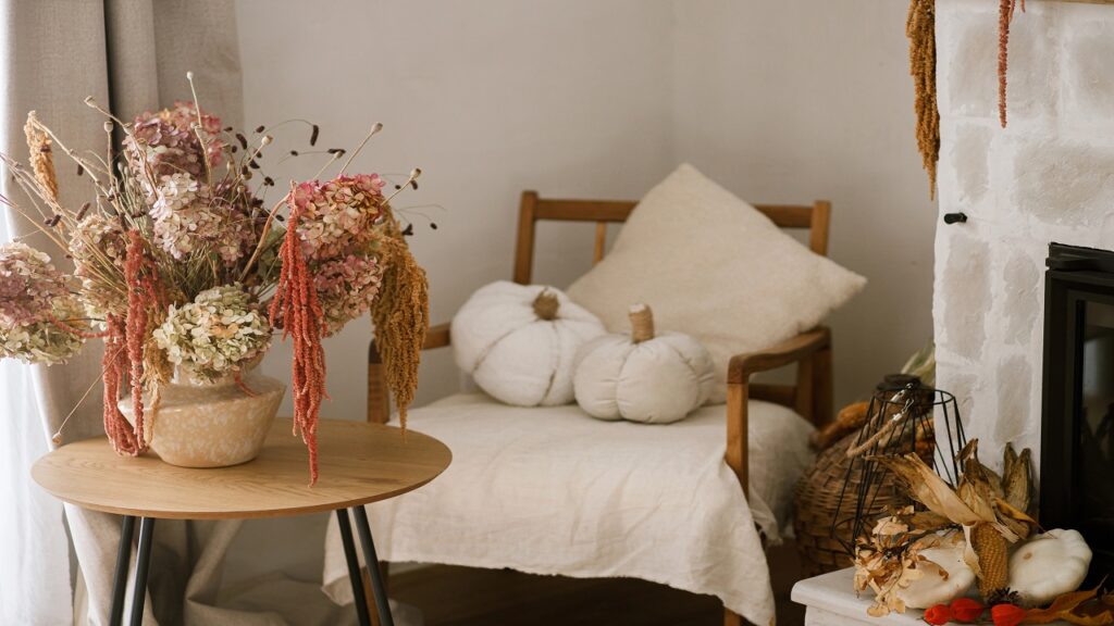 Fall Living Room Decor for Small Apartments